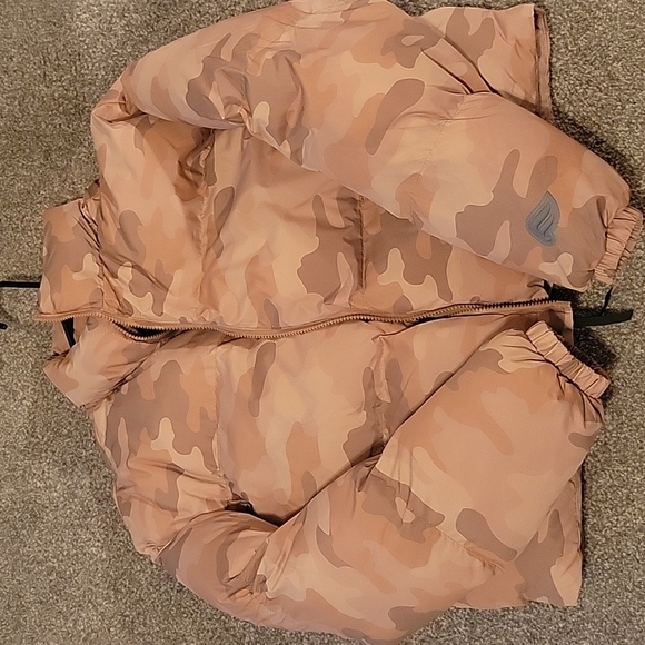 Fabletics Wander Cropped Nude Camo Puffer - Picture 4 of 4